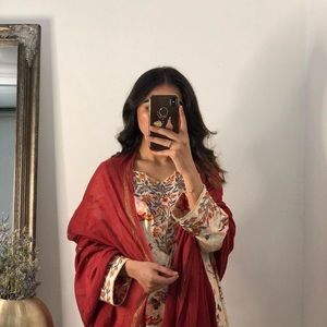 Meet your Posher, Amna